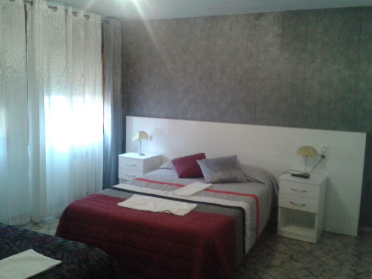 Hostal Texas 2 Fuentes de Ebro Exterior foto